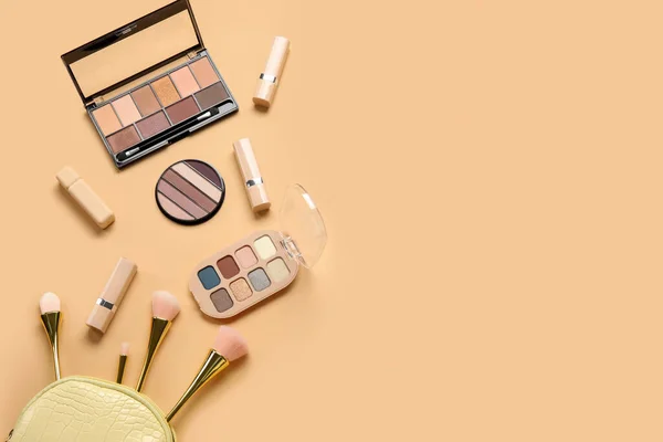 Cosmetic Bag Brushes Eyeshadows Lipsticks Beige Background — Stock Photo, Image