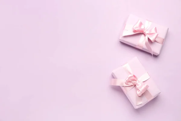 Ajándék Dobozok Gyönyörű Íjak Rózsaszín Háttér — Stock Fotó