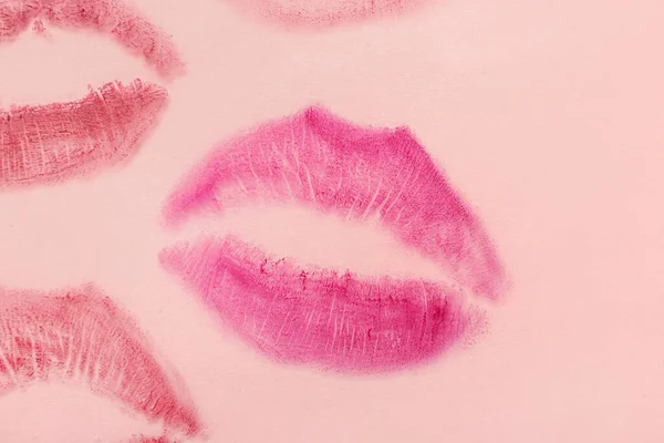 Lipstick Kus Merken Roze Achtergrond Close — Stockfoto