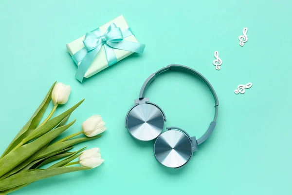 Modern Headphones Gift Box Tulip Flowers Color Background — Stock Photo, Image