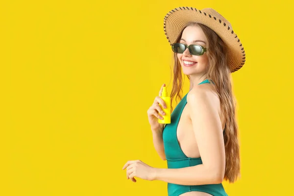 Beautiful Young Woman Sunscreen Cream Yellow Background — Stock Photo, Image