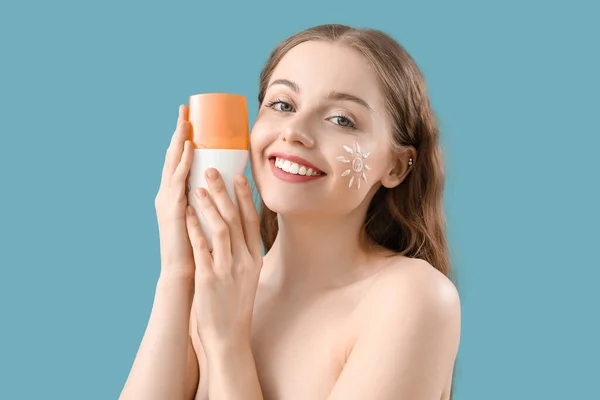 Beautiful Naked Young Woman Sunscreen Cream Blue Background — Stock Photo, Image