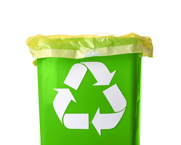 白い背景に隔離されたリサイクルシンボルを持つゴミ箱 — ストック写真