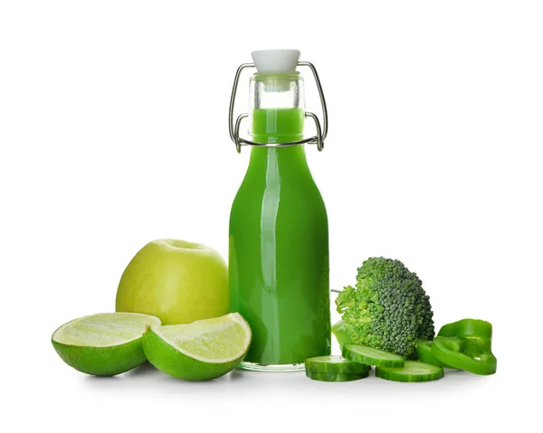 白を基調としたおいしいグリーンジュースと成分のガラス瓶 — ストック写真