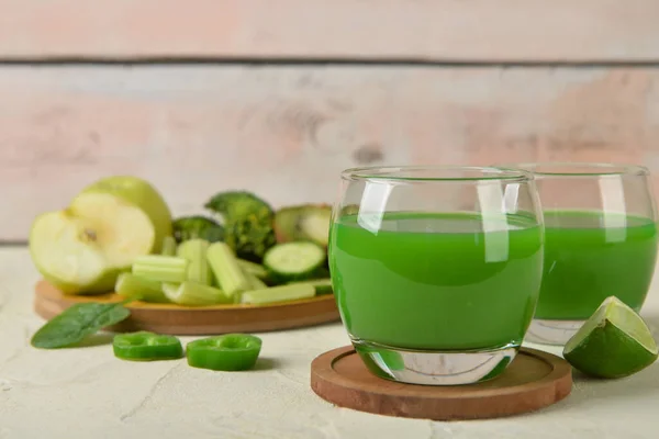 Glasögon Välsmakande Grön Juice Grunge Bord — Stockfoto