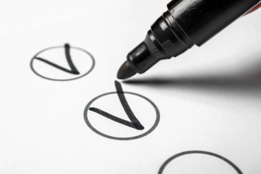Liste kutusundaki siyah kalem işaretlemesi, yakın plan