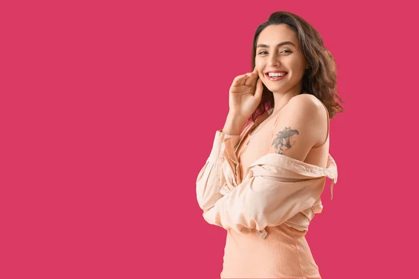 Attractive Young Woman Shirt Pink Background — Fotografia de Stock