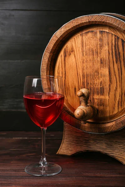 Oak Barrel Glass Wine Dark Wooden Background — Stock Photo, Image