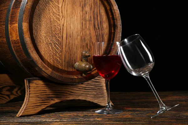 Wooden Barrel Glasses Wine Table Dark Background — Stock Photo, Image