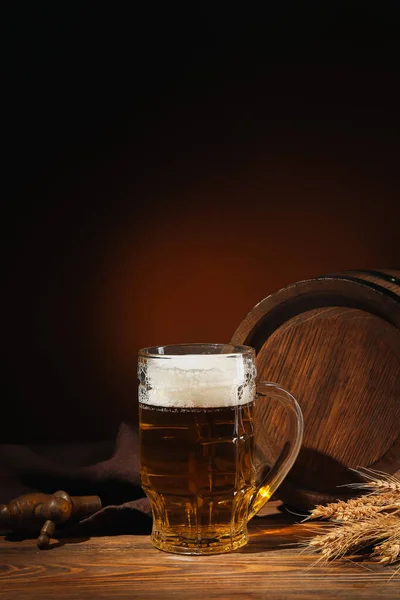 Mug Cold Beer Wooden Barrel Table Dark Background — Stock Photo, Image