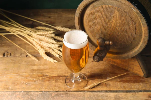 Oak Barrel Glass Cold Beer Wooden Background — Stock Photo, Image
