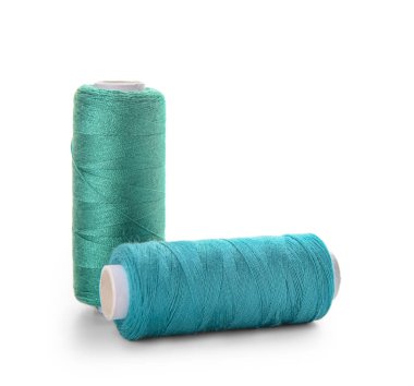 Beyaz arka plan üzerinde izole dikiş ipliği