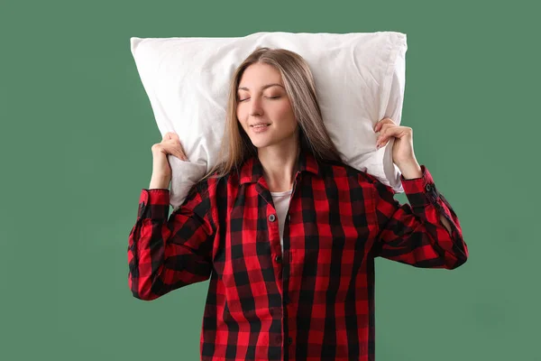 Young Woman Pajamas Pillow Green Background — Stock Photo, Image