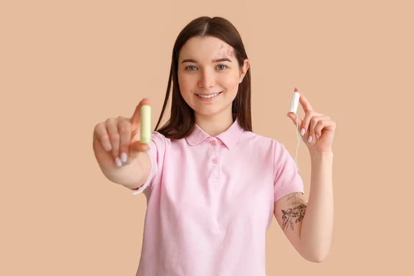 Young Woman Tampons Beige Background — Stock Photo, Image