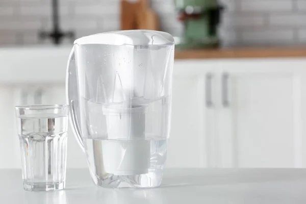 Сучасний Фільтр Глечик Склянка Води Столі Кухні — стокове фото