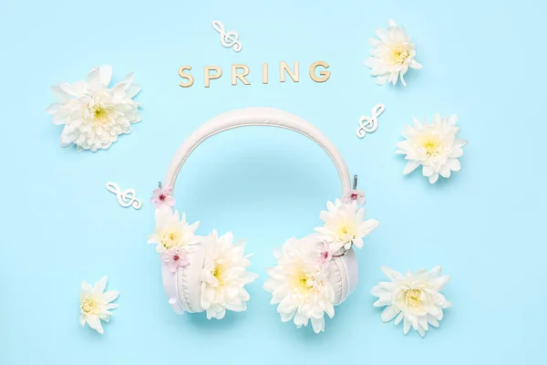 Modern Headphones Beautiful Chrysanthemum Flowers Word Spring Color Background — Stock Photo, Image