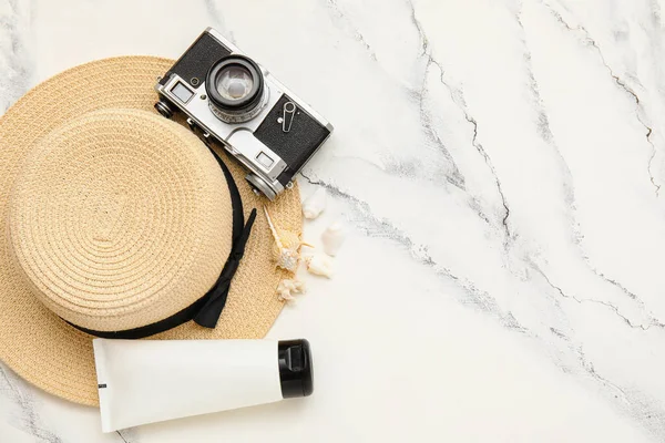 Composition Camera Hat Seashells Bottle Sunscreen White Marble Background — Stock Photo, Image