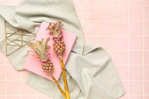 Decorative Pineapples Book Napkin Pink Tile Background — Stock Photo, Image