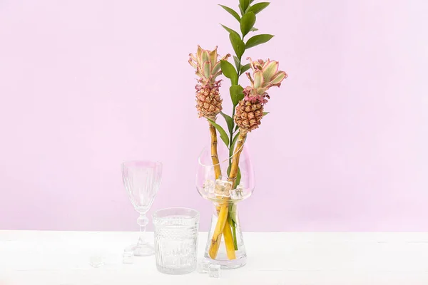 Vase Decorative Pineapples Glasses Table Lilac Wall — Stock Photo, Image