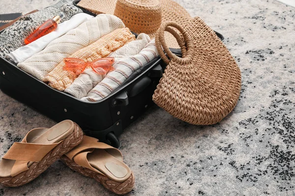 Suitcase Summer Clothes Accessories Color Carpet — Stock Photo, Image