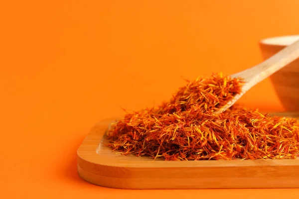 Wooden Board Spoon Pile Saffron Orange Background — Stock Photo, Image