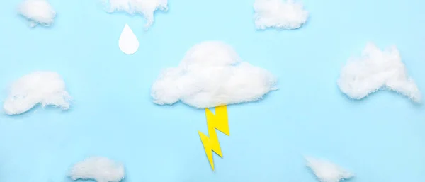 Wolken Van Katoen Papier Bliksem Lichtblauwe Achtergrond — Stockfoto