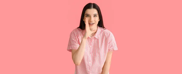 Jong Roddelen Vrouw Roze Achtergrond — Stockfoto