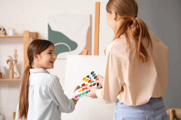 Drawing Teacher Giving Private Art Lesson Little Girl Easel Workshop — Stock Photo, Image