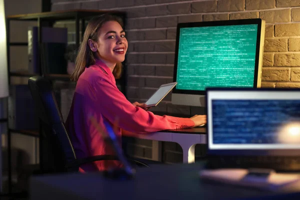 Female Programmer Working Tablet Computer Office Night — Stock Photo, Image