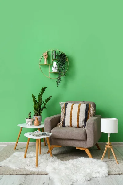 Cozy Grey Armchair Cushions Tables Houseplants Green Wall — Stock Photo, Image