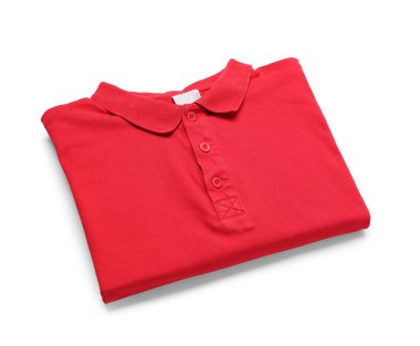 Beyaz arkaplanda katlanmış kırmızı tişört
