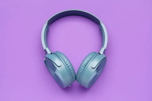 Modern Blue Headphones Purple Background — Stock Photo, Image