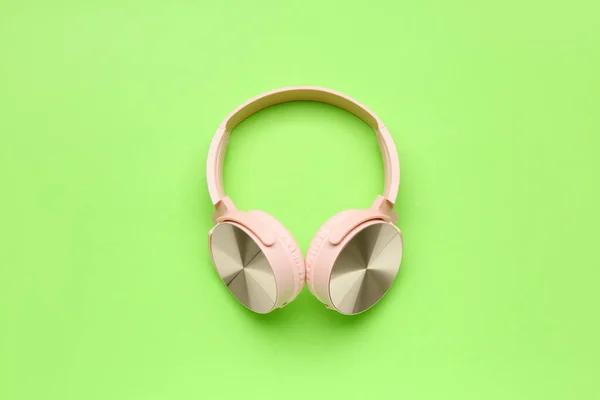 Modern Pink Headphones Green Background — Stock Photo, Image