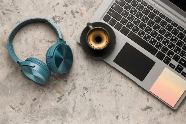 Modern Blue Headphones Laptop Grey Grunge Background — Stock Photo, Image