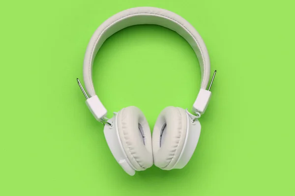 Modern White Headphones Green Background — Stock Photo, Image