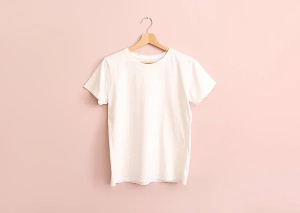 Camiseta Blanca Colgada Pared Rosa — Foto de Stock