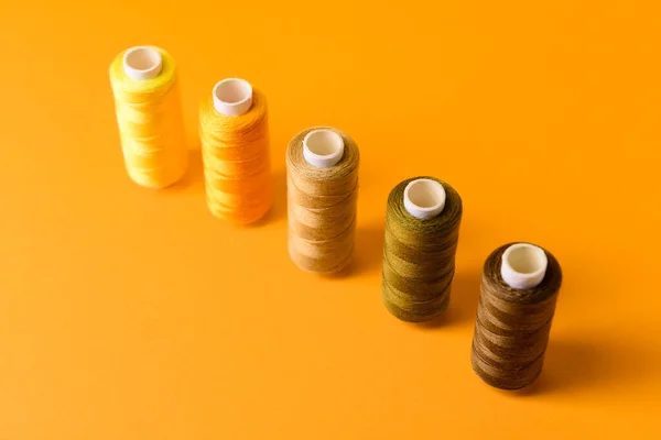 Row Different Thread Spools Color Background — Stock Photo, Image