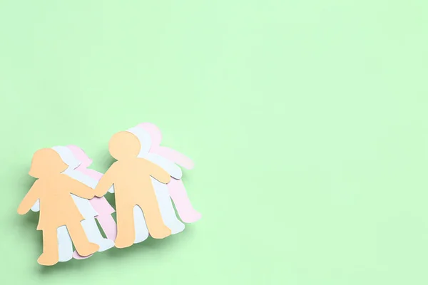 Male Female Human Figures Holding Hands Green Background Friendship Day — Stock Photo, Image