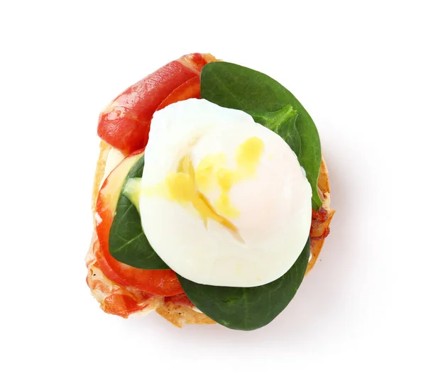 在白色背景上分离的美味鸡蛋本尼迪克 — 图库照片