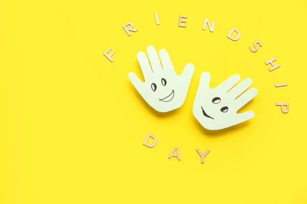 Palmiers Avec Des Visages Heureux Texte Friendship Day Sur Fond — Photo