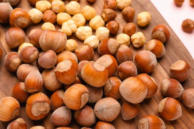 Arka plan olarak kabuklu fındıklar, yakın plan