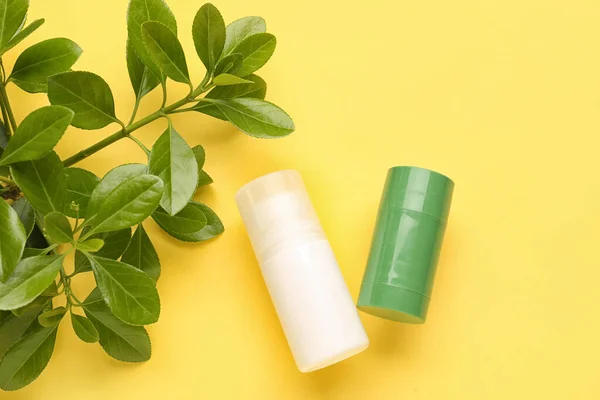 Different Deodorant Bottles Leaves Yellow Background — Stock Photo, Image