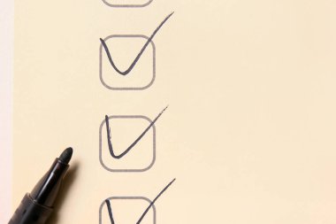 Siyah işaretli kontrol listesi kutusu, yakın plan