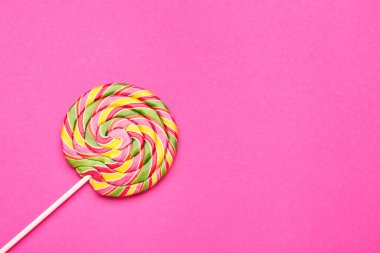 Pembe Arkaplanda Renkli Lolipop