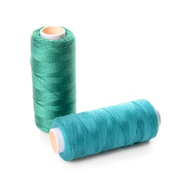 Beyaz arka plan üzerinde izole dikiş ipliği