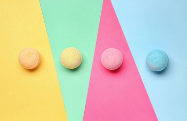 Banyo bombaları renk arkaplanında