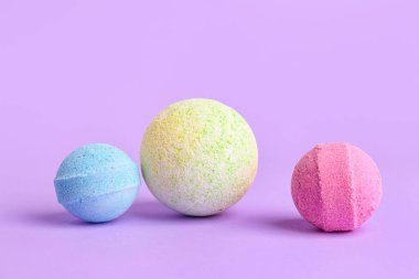 Leylak arka planda banyo bombaları