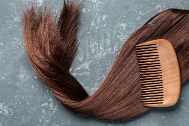 Kahverengi saçlı, taraklı, grunge arkaplan