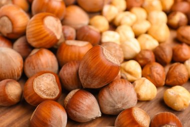 Arka plan olarak kabuklu fındıklar, yakın plan