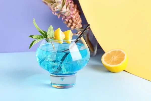 Glass Blue Cocktail Lemon Mint Table Closeup — Stock Photo, Image